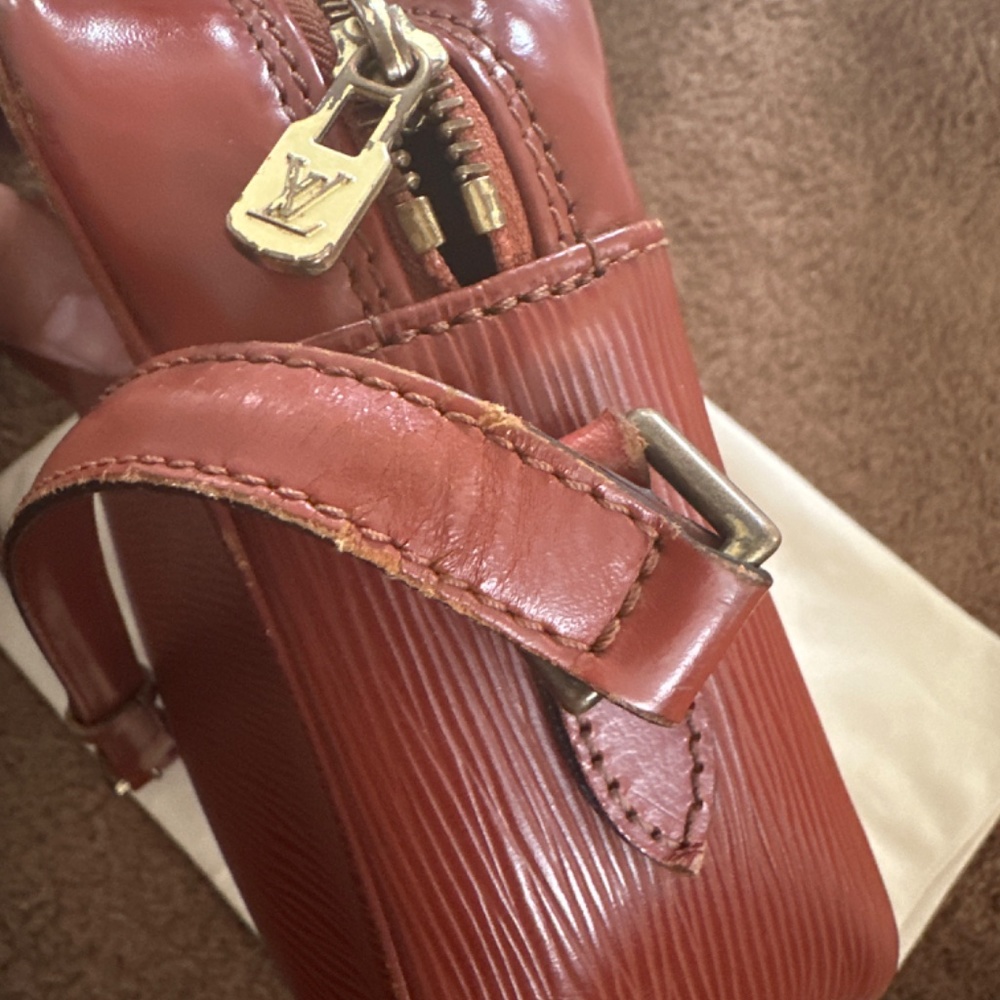 Authentic from Jebwa - LV Tan Epi Bundle: Crossbody, 2x Wallet, Box, Dustbag - Picture 9 of 16